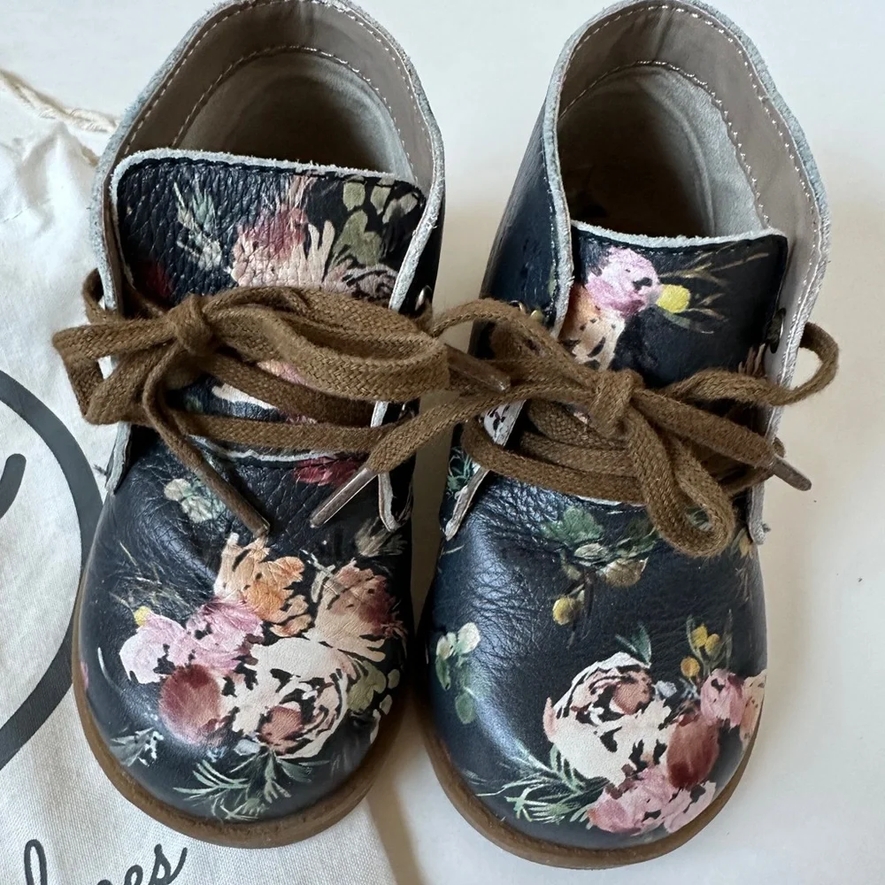 Size 6 WILDFLOWER BOUQUET Floral Oxford Chukka‎ Mon Petit Shoes Boots Hard Soles